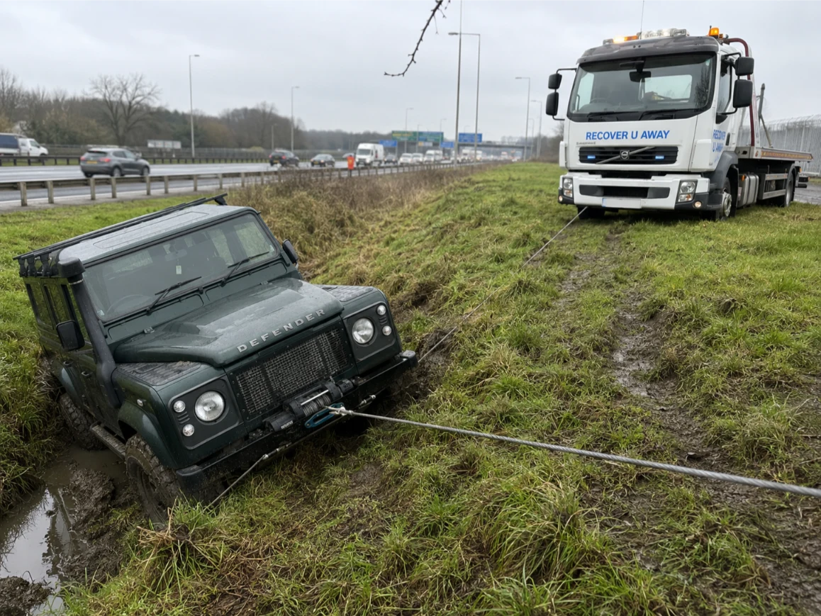 Land Rover Defender ditch recovery on the A13 in London