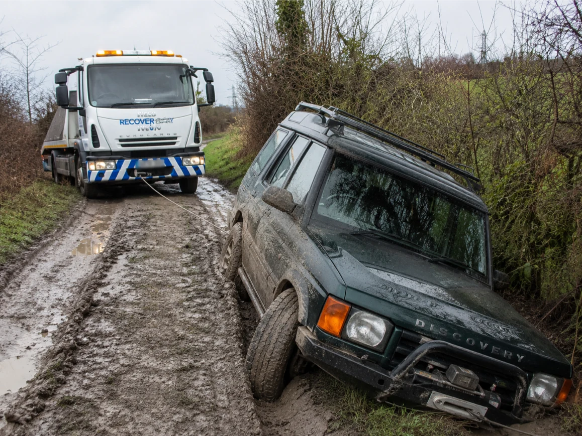 Land Rover Discovery ditch recovery in Southend-on-Sea