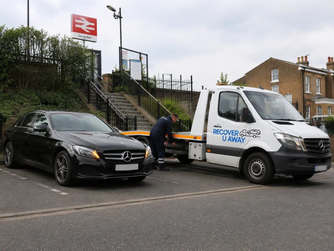 Mercedes C-class Emergency towing in Loughton