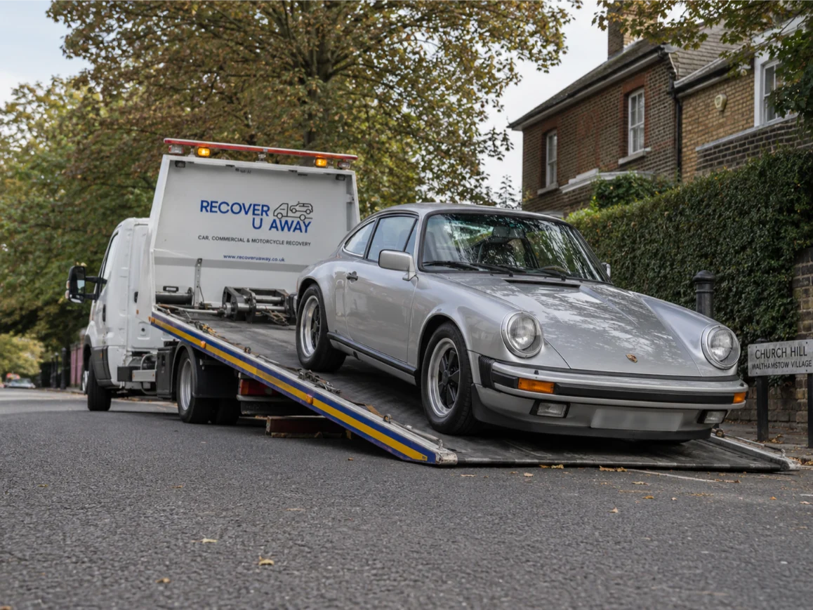 Porsche 911 classic car recovery in Walthamstow